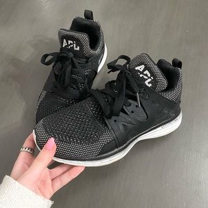 APL women’s ascend black/chrome shoes